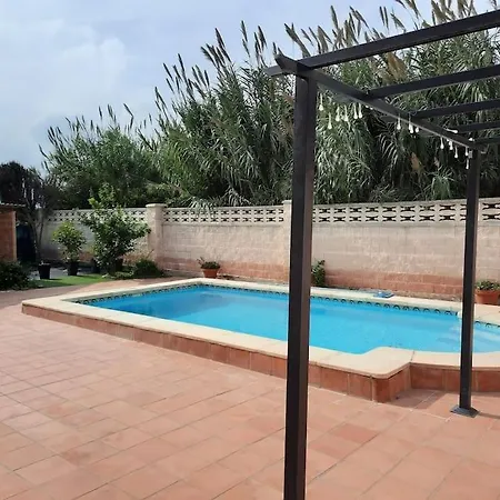 Cosy Close To The And Heated Pool.