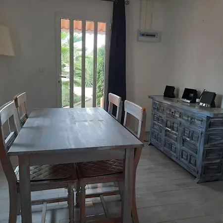 Cosy Close To The And Heated Pool. Διαμέρισμα *